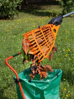 Magic Fly® Leaf Rake -Eco Garden Shop 3 4 crop 8611047 05V tif