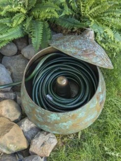 Acorn Hose Pot -Eco Garden Shop 3 4 crop 8613361 01V