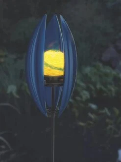 Wind Powered Garden Spinner Light -Eco Garden Shop 8600622 02V tif